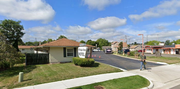 Village Inn Motel & Apts (D&O Motel) - Web Listing (newer photo)